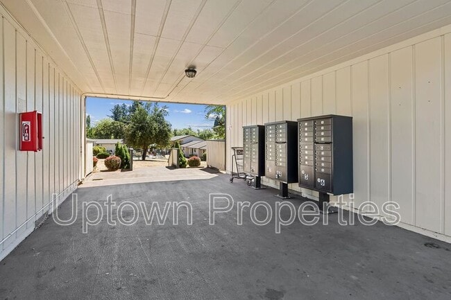 Building Photo - 13000 NW Cornell Rd