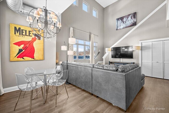 Building Photo - 364 S Main St