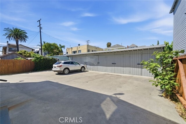 Building Photo - 1609 E 6th St