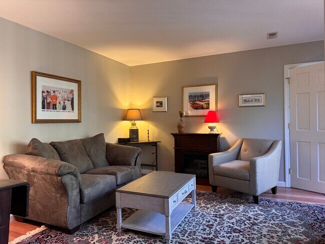 Building Photo - 15 Parlowtown Rd