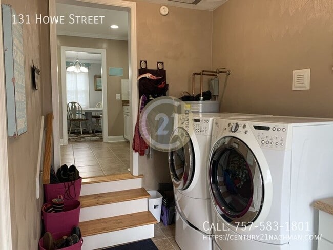 Building Photo - 131 Howe St