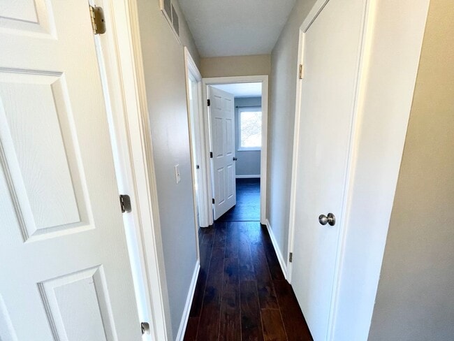 Building Photo - 3 Bed-1.5 Bath Condo In Avon Lake