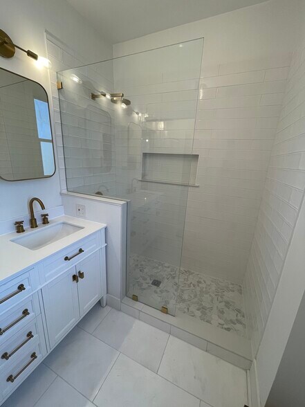 Building Photo - 1514 N Maplewood Ave