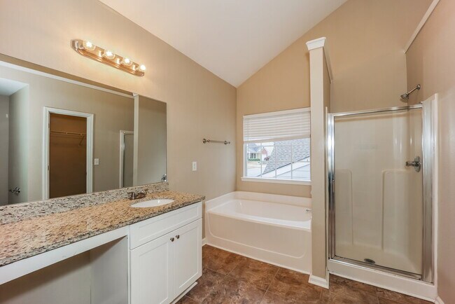 Building Photo - 4421 Ravenwood Dr