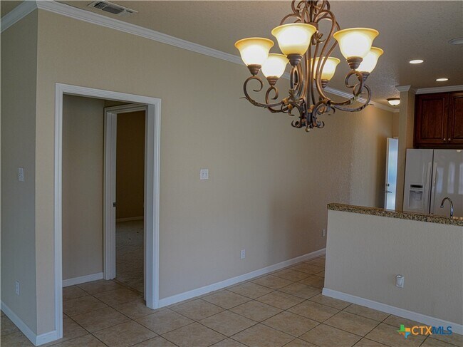 Building Photo - 1651 Hanz Dr
