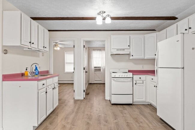 Building Photo - 381 Littlefield Rd