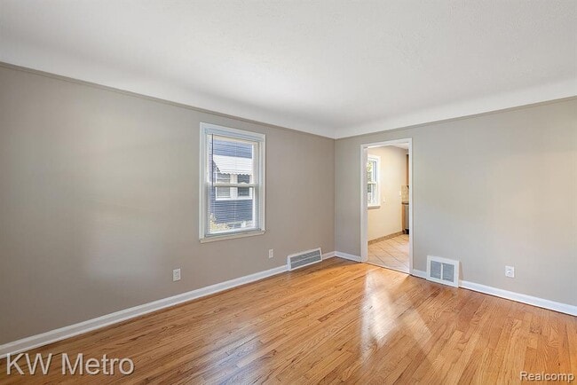 Building Photo - 531 Albany St