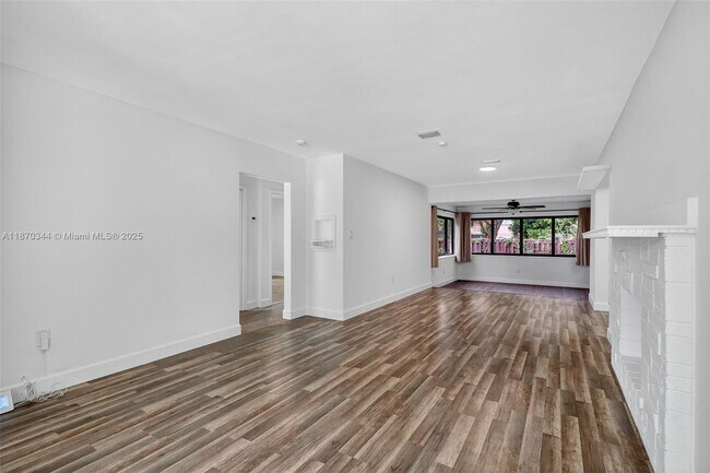 Building Photo - 606 N 28th Ave