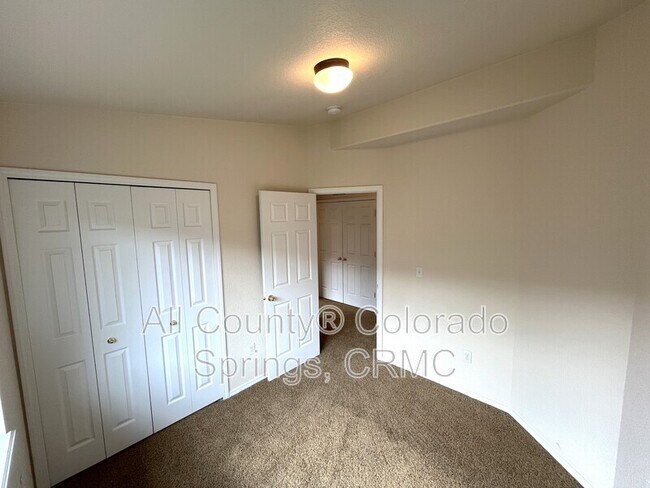 Building Photo - 4719 Iron Horse Villas Point