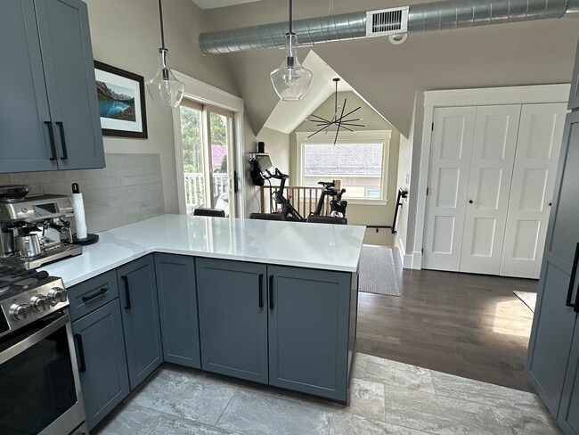 Building Photo - 20 Somerset St