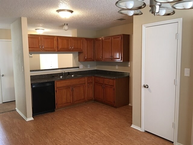 Building Photo - 707 Ford Dr