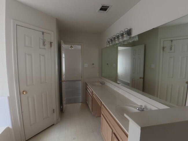 Building Photo - 4908 Topsey Dr