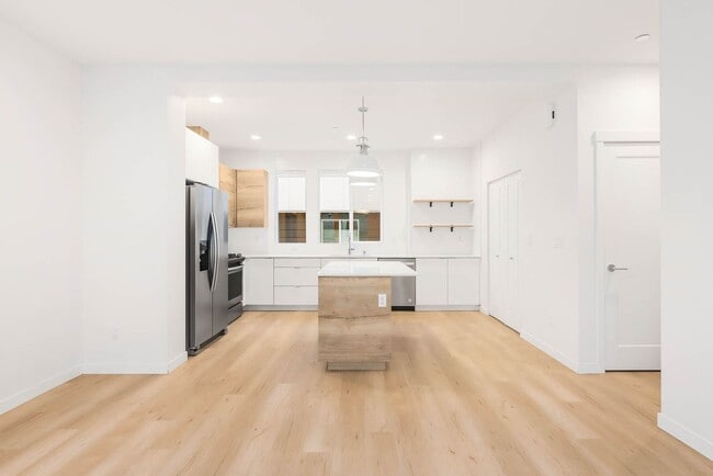 Building Photo - 18514 Meridian Ave N