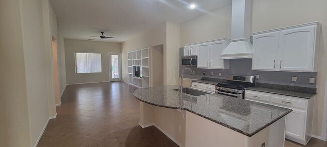 Building Photo - Stunning Single Story Home.