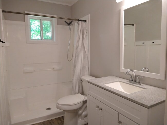 Building Photo - 128 Woodland Hills Dr