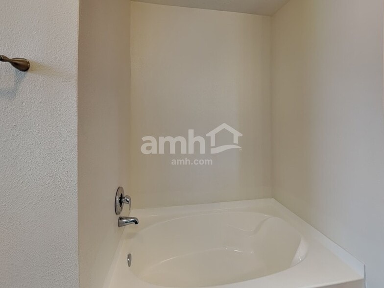 Building Photo - 9551 W Portola Dr