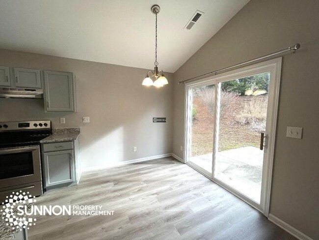 Building Photo - Newly Remodeled 3 Bed/2 Bath near Harrisburg!