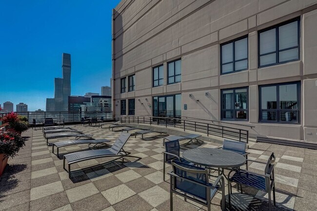 Building Photo - 401 E Ontario St
