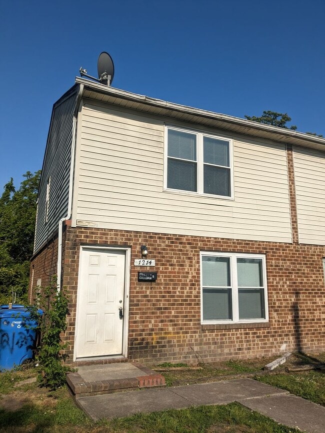 Building Photo - 1214-1214 Transylvania Ave