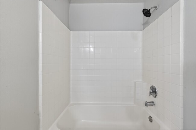 Building Photo - 5623 Brookhollow Oaks Trail