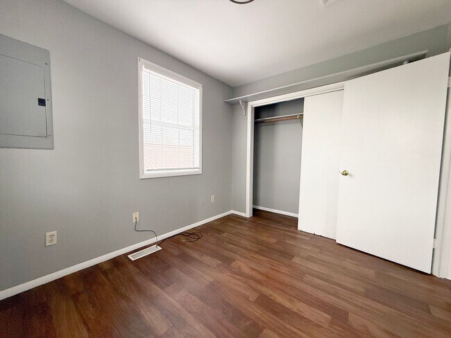 Building Photo - 230 W Jere Whitson Rd