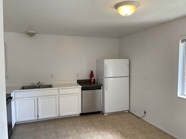 Building Photo - 689 N 100 W