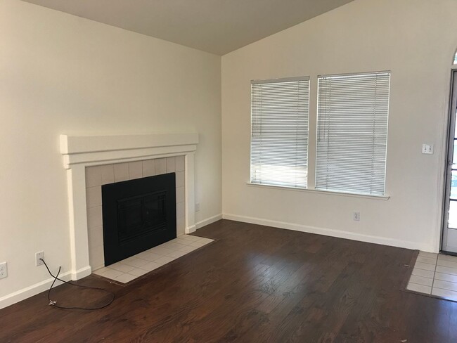 Building Photo - West Davis three bedroom available for Nov...