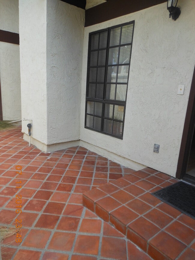 Building Photo - Spacious Two Bedroom Townhouse in Torrance...