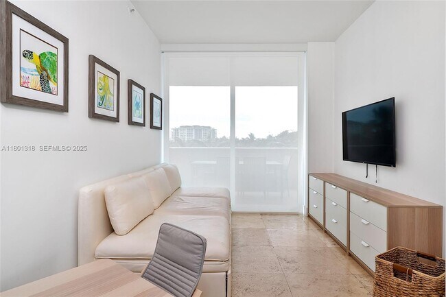 Building Photo - 300 South Pointe Dr