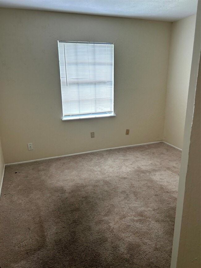 Building Photo - 5018 Ridgecreek Dr