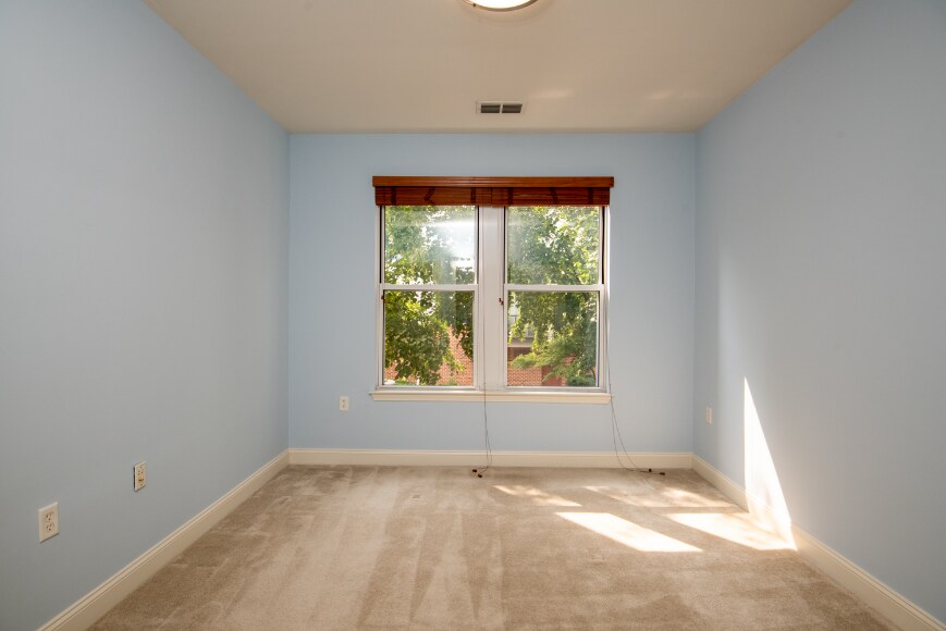 Building Photo - 1391 Pennsylvania Ave SE