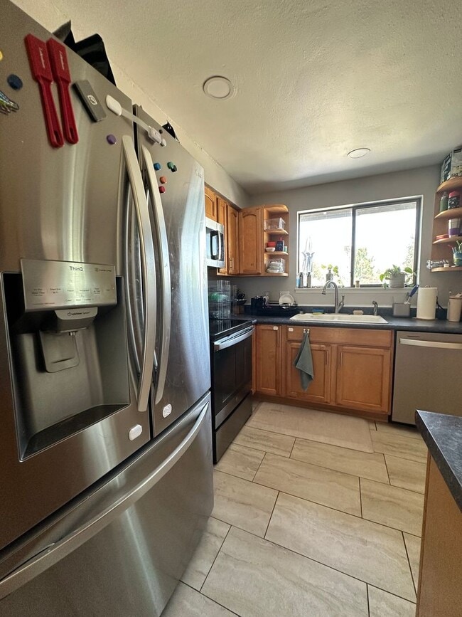 Building Photo - Gorgeous single- family home with Detached...