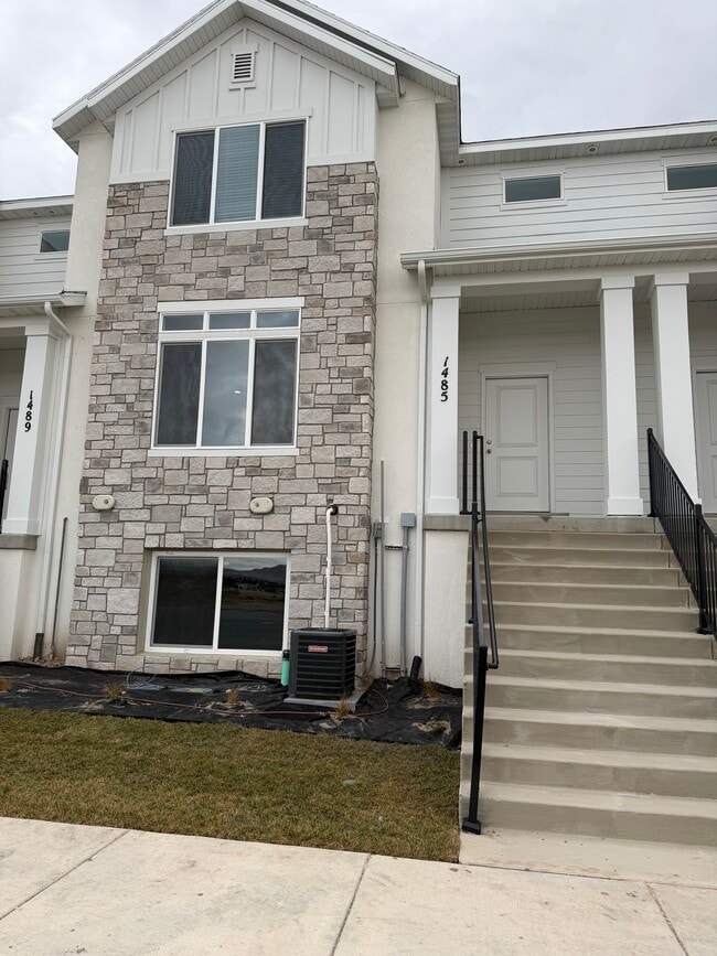 Building Photo - 1485 N 305 E