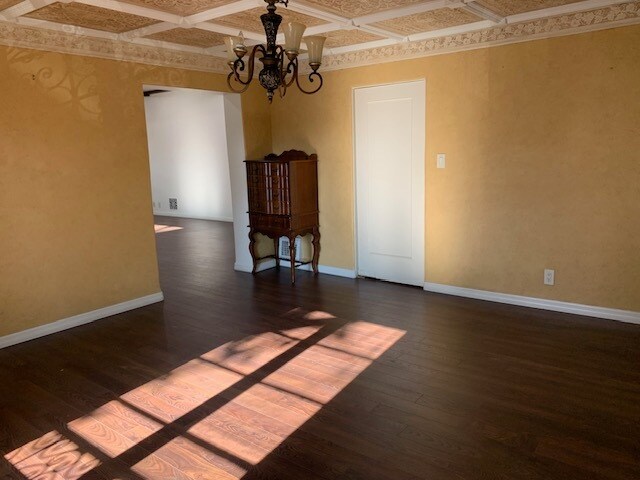 Dinning room - 251 N Almont Dr