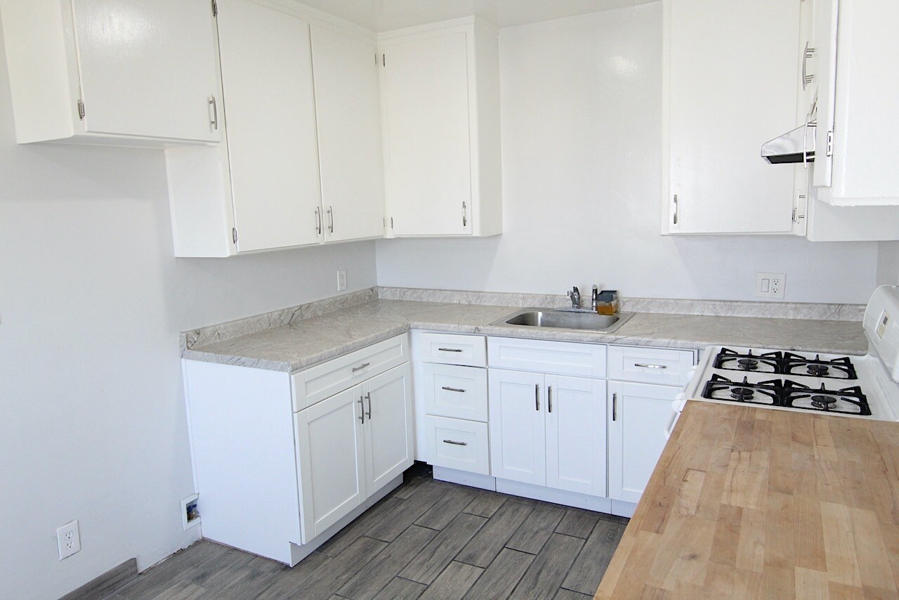 Building Photo - 3247 W Century Blvd