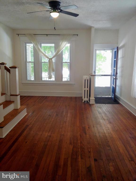 Building Photo - 351 Krams Ave