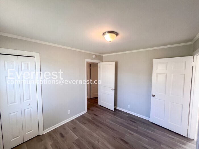 Building Photo - 149 Dellway Dr