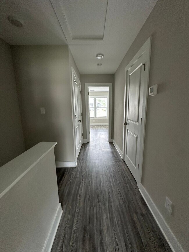 Building Photo - Spacious unit in English Commons! Close to...