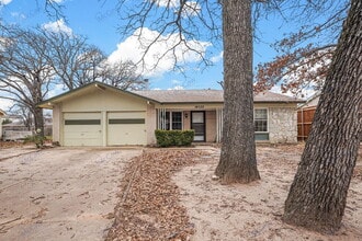 Building Photo - 14732 Oakwood Ln