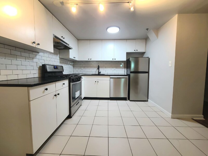 Building Photo - 22 W 25th St