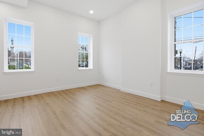 Building Photo - 100 W Front St