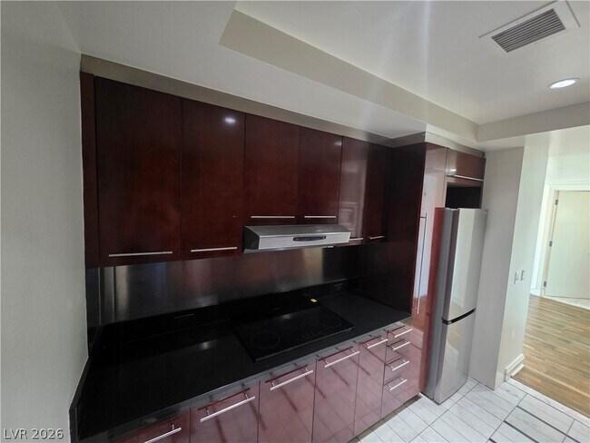 Building Photo - 2700 S Las Vegas Blvd