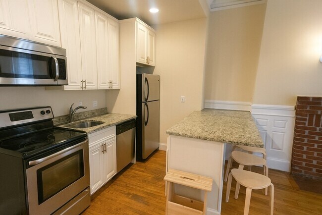 Building Photo - 591 Beacon St