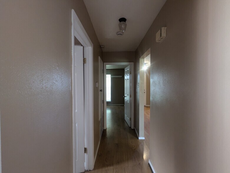 Building Photo - 1820 Aspen Ln