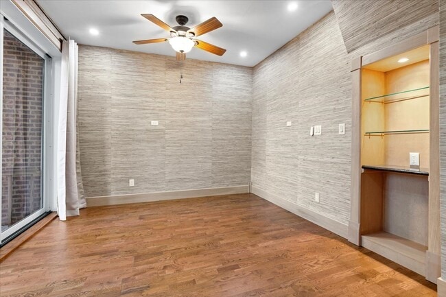 Building Photo - 1102 N Wolcott Ave