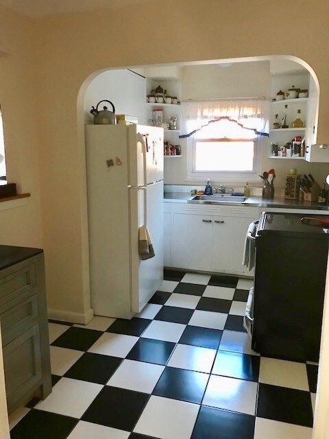 Building Photo - 877 Farmington Ave