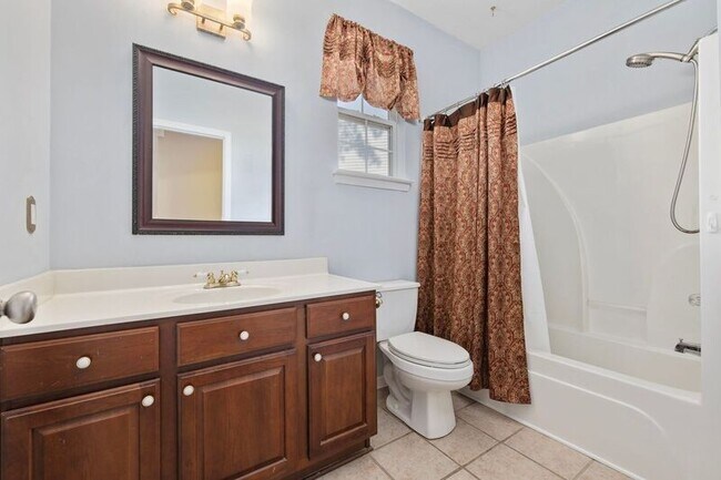 Building Photo - 414 Carriage Lake Dr