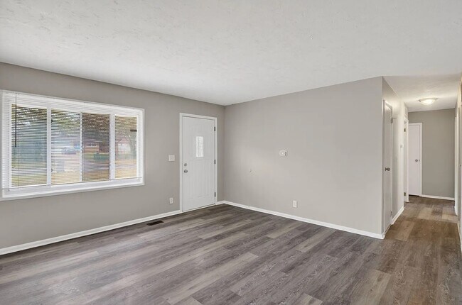 Building Photo - 3641 N Richardt Ave