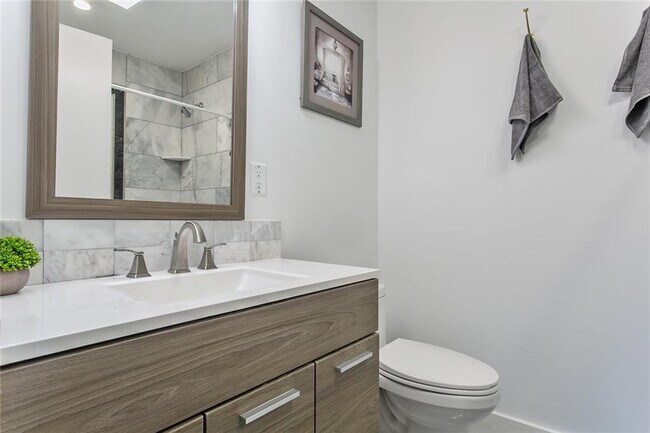 Building Photo - 6680 Williamson Dr NE