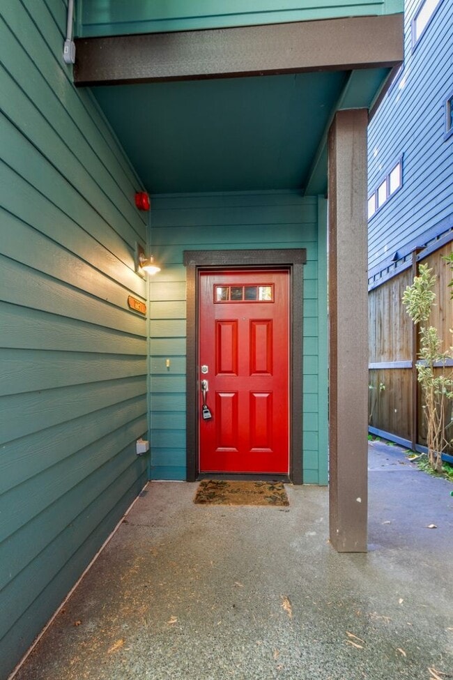 Building Photo - 3bd/2.25ba Seattle Townhouse